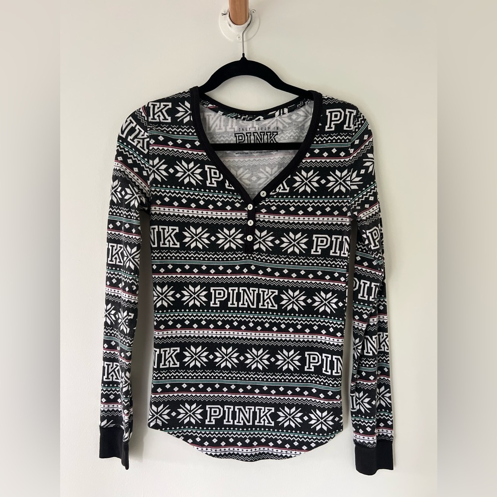 PINK Victoria's Secret Black and White Snowflake Top